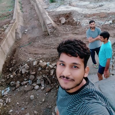 😎 Active और Energetic👊बंदे ही follow करें।(100%follow back)