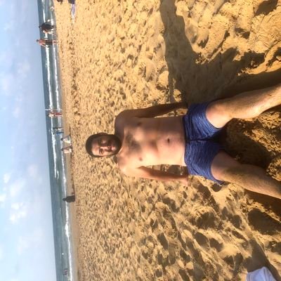İnsanlar Ay'a Benzer; Her zaman Göstermedikleri Bi Karanlık Yüzleri Vardır.