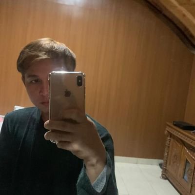 Robbi16837695's profile picture. 