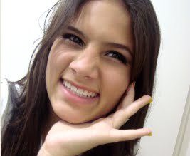 bia_flyaway's profile picture. Falo rápido, falo muito.
Da mesma forma penso, logo, escrevo.