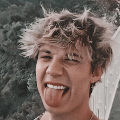 cosmichossler's profile picture. 𝗂𝗍 𝗌𝗎𝖼𝗄𝗌 𝗍𝗁𝖺𝗍 𝗒𝗈𝗎’𝗋𝖾 𝗌𝗈 𝗉𝗋𝖾𝗍𝗍𝗒