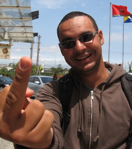 Formado em Engenharia Civil, Engenheiro de  Segurança, amante de revistas em quadrinhos, admirador da natureza, apaixonado pelo Galo!