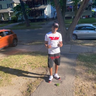 I Grind for my shine and waist no time ‼️👌🏾life is literally what you make it and to make it just live life 🤷🏽♂️💯
