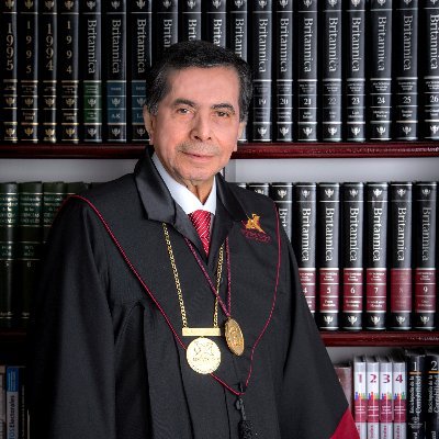 Rector de la @uxoficial, Presidente de GAMEC, Director en Acrópolis Multimedios, Empresario y Doctor en Derecho dedicado al servicio de mi #Veracruz.