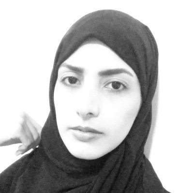 صحافية سابقة وموظفة وأم