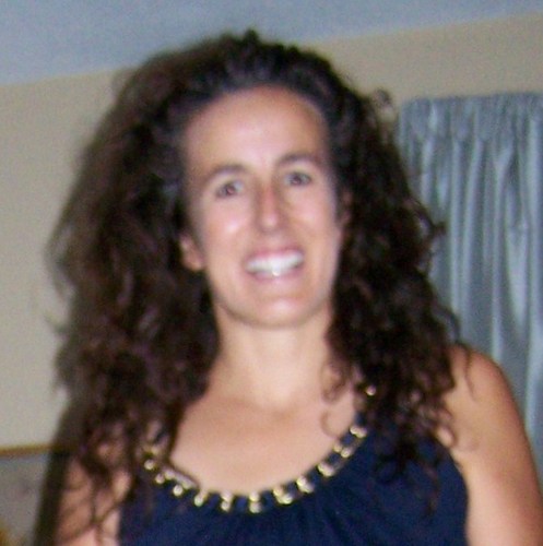 Seamstress & creator. Love to cook/eat, dance, laugh, & be with family and friends.