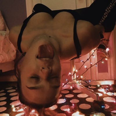 leavemealonie's profile picture. I hate it here
