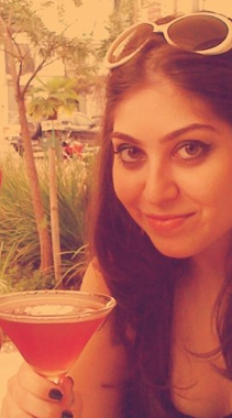 Nerdy lacanian psychoanalist, imagination seeker and cat lady.