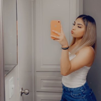 mayradiazz14's profile picture. 