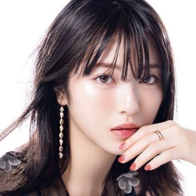 自分磨きを頑張りたい/時々撮影モデル/憧れは石原さとみさんと浜辺美波さん/心に響いた言葉はRT、買いたいもの行きたい場所は備忘録で♡してます