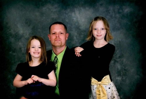 musclehed03's profile picture. A sober father and enjoy time with my children.I like traveling as well.Hobbies are working with computers and other Information Technology.Let's have some fun!