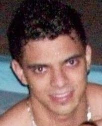 Se viver requer coragem então, viva para ser feliz e não viva em vão .