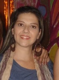 Diseñadora de modas egresada, Escuela de diseño proyectual