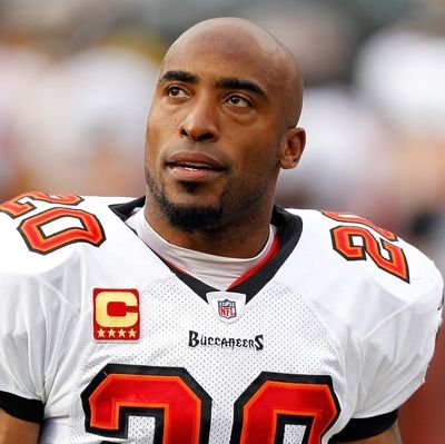 It's a crime Rondé Barber is not in the PFHOF already. One of the most versatile defenders ever. One of the most productive DBs in history. (Fan-run account)