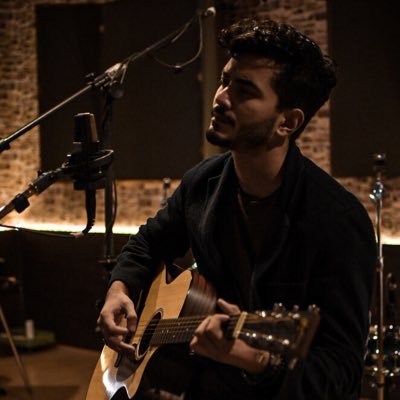 “Nuestras huellas no se borran de las vidas que tocamos” Poeta y Cantautor. Escucha mi música en todas las plataformas digitales. Instagram: jc.leon__