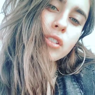 just a little bit obsessed with lauren jauregui 🦋 she/her 22 (fan account - not affiliated with any celebrity)
