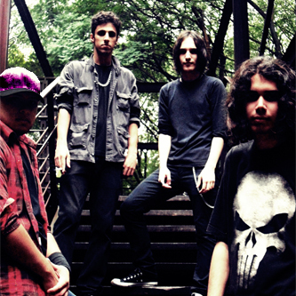 Twitter oficial da banda Vingança Delta. Que é Stive (voz/guitarra), Vinícios Matos (guitarra) Robson Vasconcelos (voz/baixo) e Maikon Sebastiani (bateria)
