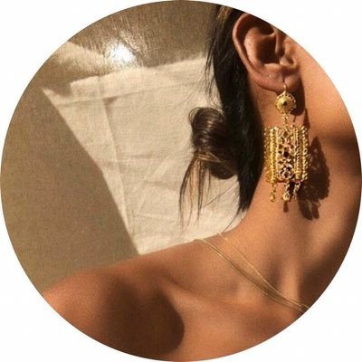 بـنـيّـه من نُور... حَتى ظِــلـها ضَي ♡