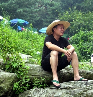 모든 스포츠를 좋아하며 가끔 떠나죠 낚시하러^^ 뭐든 배우면서 살자~~모든이에게 행운과축복을  즐거운  마음으로 선팔 ~맞팔^^