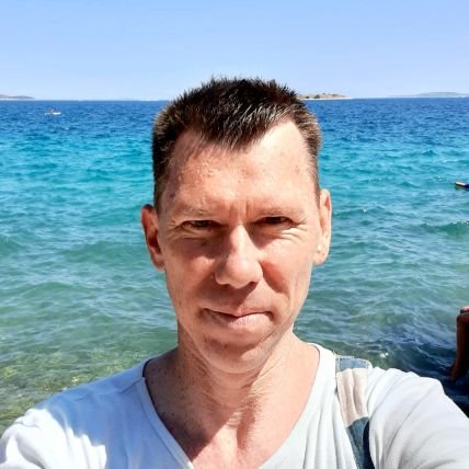 Keyboardist, prog rocker, Georgist, Hrvatski zet, long suffering Chelsea FC and Minnesota Vikings fan.
LVT | UBI | PR | EFTA 🇬🇧🇭🇷🇿🇦🌄 #Skol