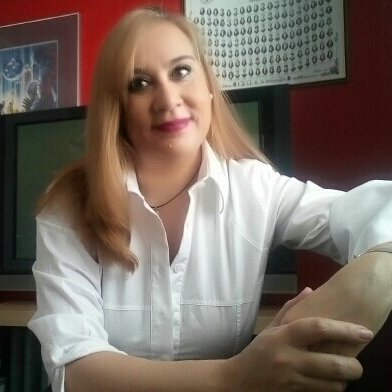 Periodista, escritora, bloggera y asesora en comunicación. Emprendedora por naturaleza y comprometida con la vida.