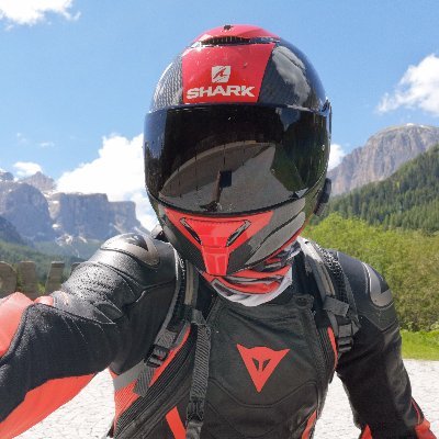 Gearhead living in 🇨🇭. Into Bikers, Bondage, BLUF, rubber and much more.