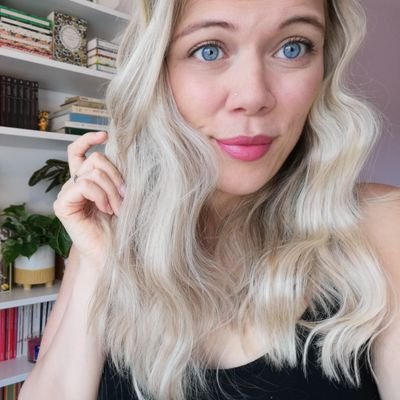Mother of plants & cats 😻
Vegetarian. Feminist. Lover of literature 📚
Devon based BookTuber/Bookstragrammer 👇