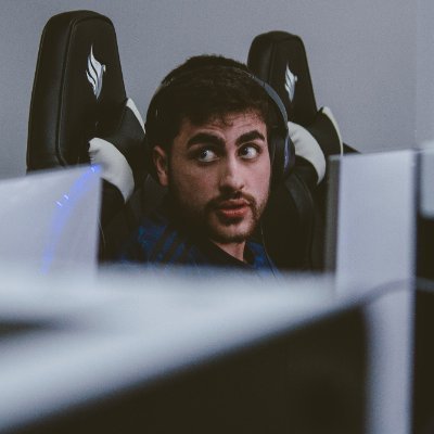 - 23 anos
- Estudante de engenharia na Unicamp
- Músico nas horas vagas
- Aspirante a streamer
Siga para saber informações sobre as lives e sorteios!