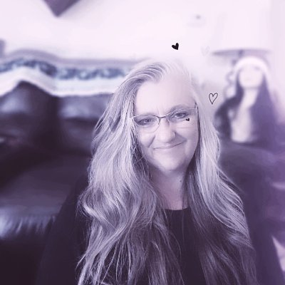 Profile Picture of Shelly Lamb (@ArtofTheHook) on Twitter