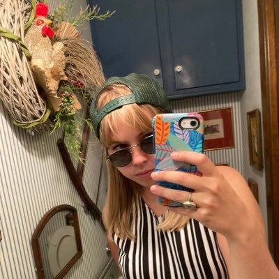 babbyellis's profile picture. she/her