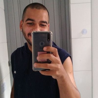 VitorEstevez's profile picture. Baby Pythonista - Triatleta de Séries, Filmes e Pipoca - Ciclista de horas vagas