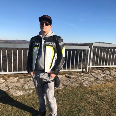 pfandie's profile picture.  😂