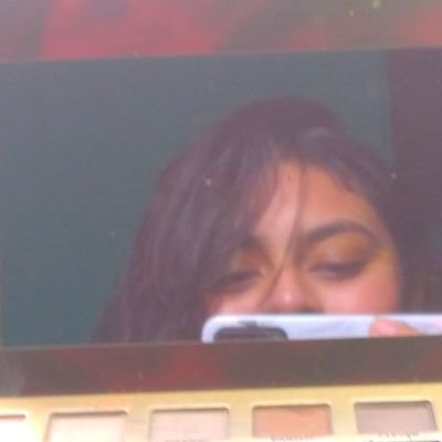briseydacastel1's profile picture. Toma agua porfaaaa 💚💜