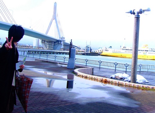 dephands's profile picture. 宇宙論を志す大学院生でしたが、ドロップアウトしてサラリーワーカーとなりました。人と金を相手にするしごとはいかにも好きになれなかったので、自然を相手にするような仕事につきました。    ということにしておいてください。    いい加減この文章も苦しくなってきた。