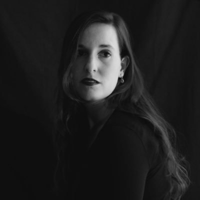 Schrijft en geeft lezingen over kunst en cultuur. Freelance onderzoeker, schrijver, redacteur, podcastmaker en communicatie-adviseur.