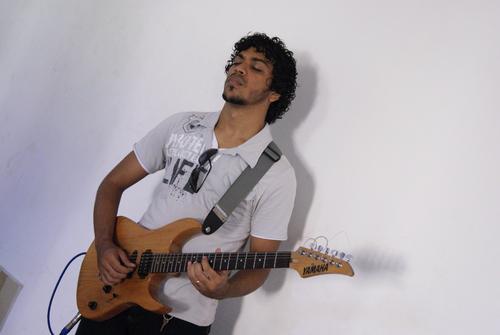 Seminarista, músico que ama a Deus e sua familia .