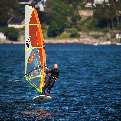 Windsurf coach, with New Online Video Coaching service. RRD teamrider / Ezzy sails Rider. Black Project Fins Ambassador. Windsurf Magazine Technique Guru.