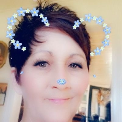 married 44 years live in LaRue County work at Headliners salon and spa love the farm life.🐄🐓🐖🦋🐎🐕🐈..FYI my pic is from snapchat and yes its really me!