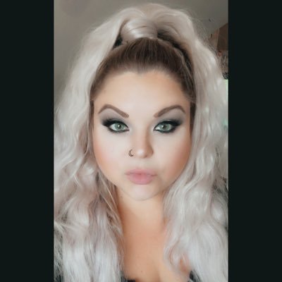 Me_gang_'s profile picture. Age of Aquarius ♒ Social Media Educator 🗝 Change Agent 💡 #bitcoin #nft #mom