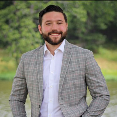 Experienced real estate agent in Northeast Oklahoma, helping clients buy and sell homes. Your go-to expert for all your real estate needs. 🏡🔑