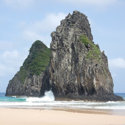 O Projeto Geopark Fernando de Noronha visa promover o desenvolvimento socioeconômico e a valorização do patrimônio geológico de Fernando de Noronha (Brasil).