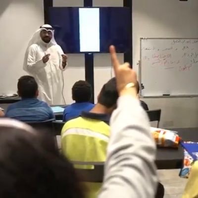 رئيس قسم اللغة العربية ، مدرب في نادي القادسية