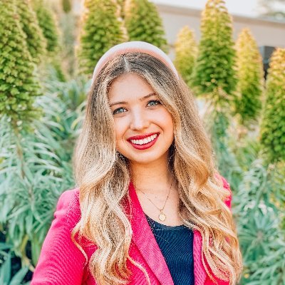 Communications & Social Media Specialist // Coffee & Rosé Enthusiast // World Traveler // Co-host: @opportunityunknown