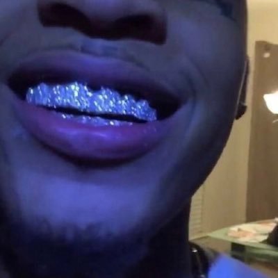 foexrackss_'s profile picture. just a page filled with funny ass retweets for your timeline