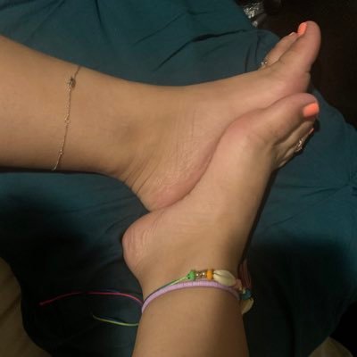 https://t.co/kzOCYXr9bB selling foot pics
