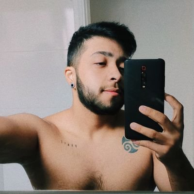 __helloyuri's profile picture. Transboy 🇧🇷 🏳️‍🌈 ♋️🦖gamer, nerd, hacker, love art, illustrations, animations, books, romance.