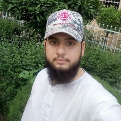 مغرور ھم رہتے نہیں اور اکھڑ ھم سہتے نہیں