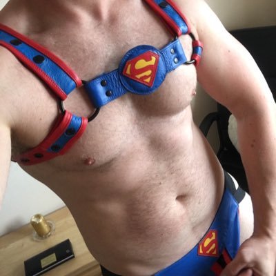 🔞🏋️💪 Fit muscle lad who likes to play and kinky. Often travelling around the UK. DM me 😉 #TeamVers #TeamSwitch