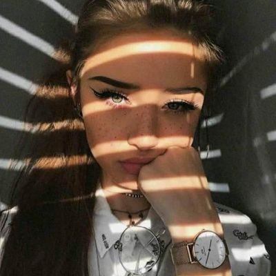 RoBa84051989's profile picture. رقيقة للحد الذي يجعل الندى يتمنى ملامستها