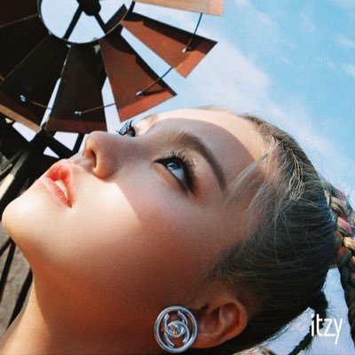 All in us, ITZY! 안녕하세요 ITZY (있지)의 황예지 입니다 !